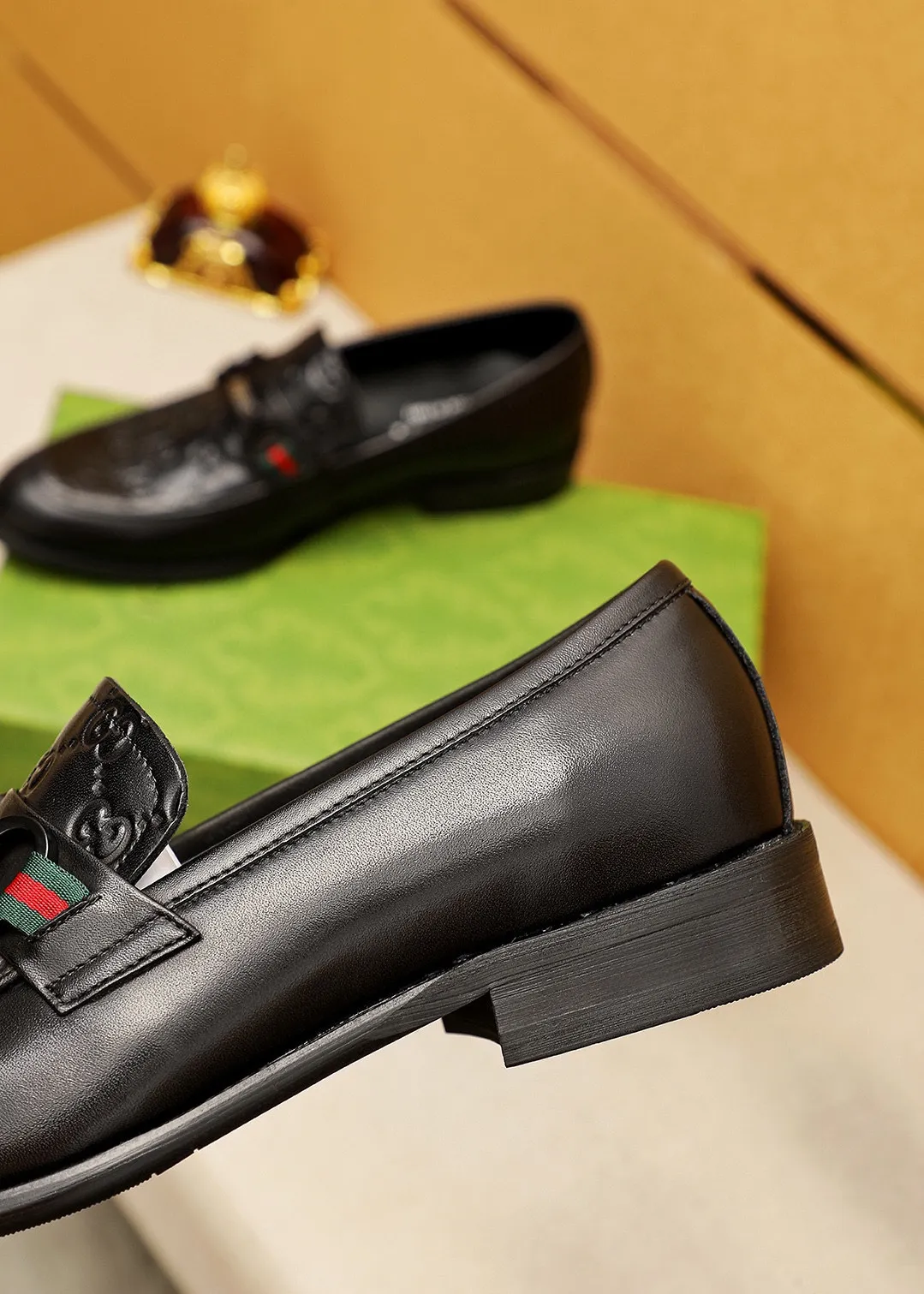 Men's shoes 💰400 💐 Product trademark: GUCCI "Gucci" casual leather shoes Regular size: 39-44 (38.45.46🉑️Customized) Product materials: Selected imported first-layer calfskin embossed upper + original hardware buckle, imported 🐑 sheepskin lining. Strong three-dimensional visual effect, combined outsole Color: 1⃣️color optional